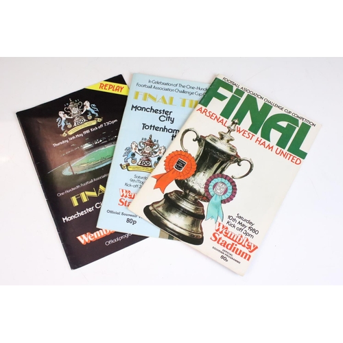 572 - Football Programmes - Complete run of FA Cup Final programmes from 1970 to 2005 including replays pl... 