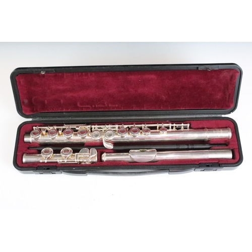 177 - A Yamaha flute contained within original protective case together with a cleaning brush.