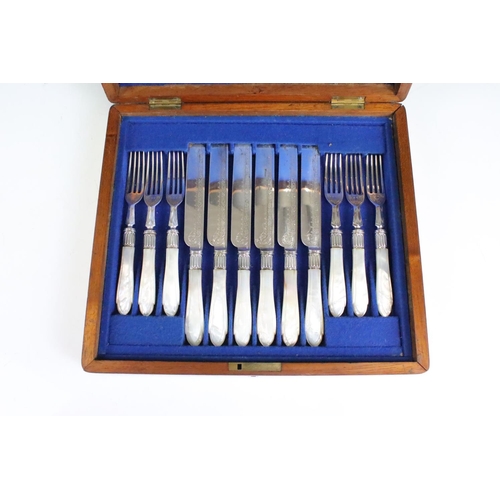 181 - A part canteen of Kings pattern silver plated cutlery together with a cased knife and fork set with ... 