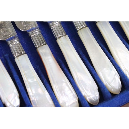 181 - A part canteen of Kings pattern silver plated cutlery together with a cased knife and fork set with ... 