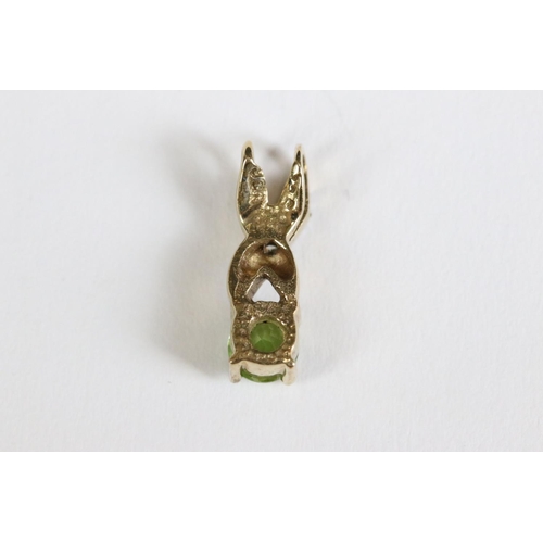 206 - A 9ct gold and peridot ladies pendant.