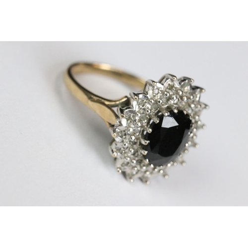 207 - A ladies fully hallmarked 9ct gold dress ring set with garnet centre stone.