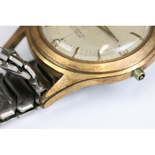 215 - A small collection of three vintage gents mechanical watches to include Geneva and Longines examples... 