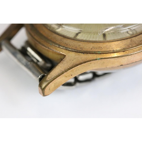 215 - A small collection of three vintage gents mechanical watches to include Geneva and Longines examples... 