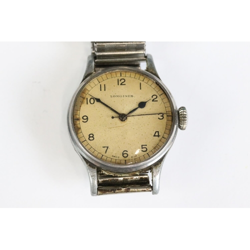 215 - A small collection of three vintage gents mechanical watches to include Geneva and Longines examples... 