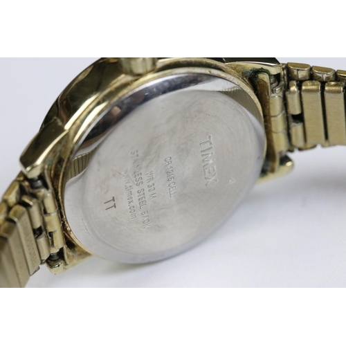 225 - A small collection of four gents and ladies wristwatches to include a 9ct gold cased gents Timor exa... 