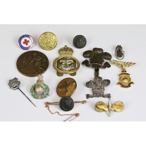 226 - A small collection of mainly military related badges and buttons.