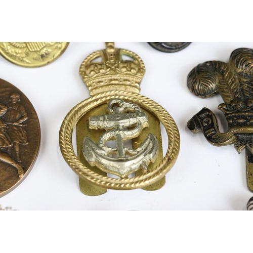 226 - A small collection of mainly military related badges and buttons.