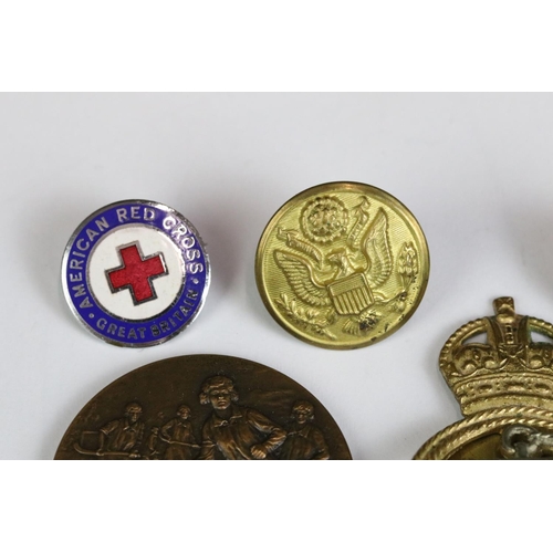 226 - A small collection of mainly military related badges and buttons.