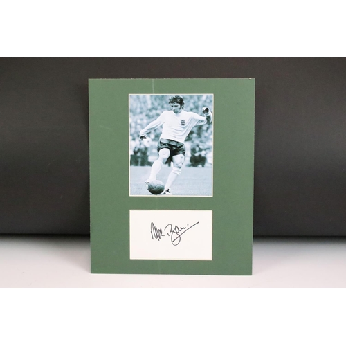 612 - England 1966 World Cup interest - Photographic Display of Alan Ball with signature below (with certi... 