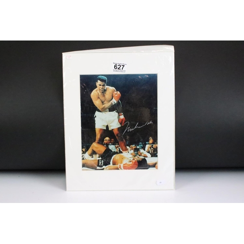 627 - Boxing interest - Action Photographic Print of Muhammed Ali with autograph / signatory, 25cm x 20cm