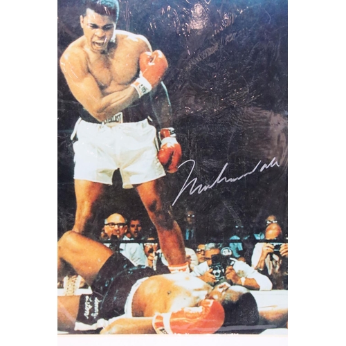 627 - Boxing interest - Action Photographic Print of Muhammed Ali with autograph / signatory, 25cm x 20cm