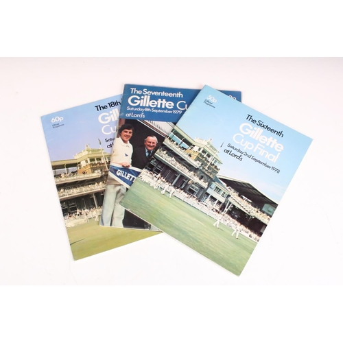 632 - Cricket Programmes - 15 Gillette Cup Final programmes to include 1964 and 1967-1980, features a few ... 