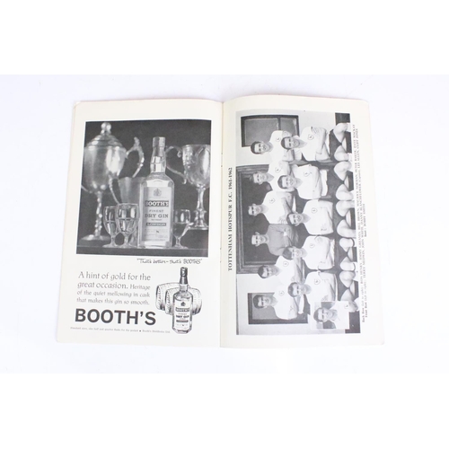 634 - Football Programmes - A run of 10 FA Cup Final programmes from 1960 to 1969, overall condition vg wi... 