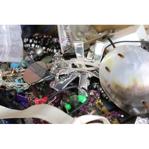 268 - A large collection of mainly contemporary costume jewellery to include necklaces, bracelets, rings..... 