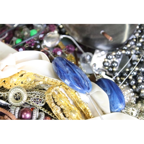 268 - A large collection of mainly contemporary costume jewellery to include necklaces, bracelets, rings..... 