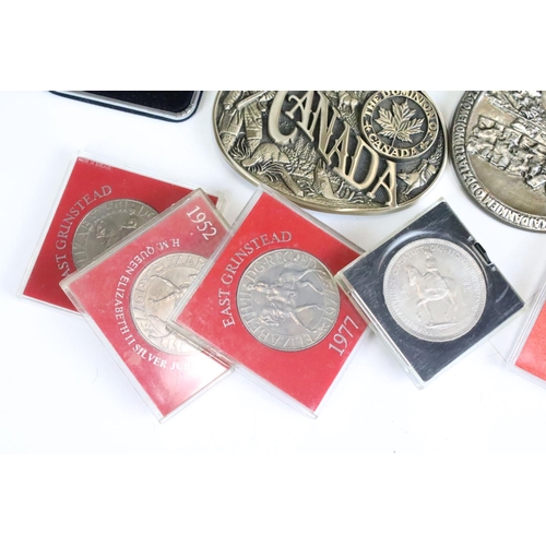 270 - A collection of mixed coins and medallions to include fine silver proof examples together with a sma... 