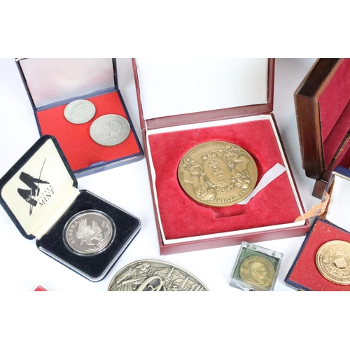 270 - A collection of mixed coins and medallions to include fine silver proof examples together with a sma... 