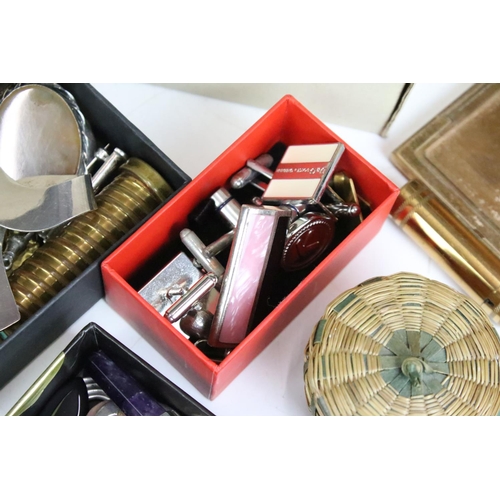 272 - A box of mixed collectables to include cigarette cards, furs and a collection of mixed vintage and c... 