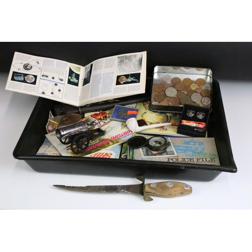 273 - A box of mixed collectables to include a Lee Enfield bayonet, lighter, pocket compass, tea cards, co... 