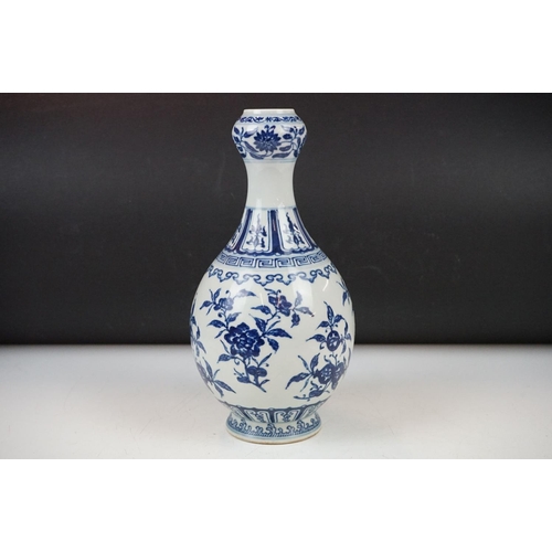 30 - Chinese blue & white bottle vase with floral decoration, garlic-shaped neck, six character mark to b... 