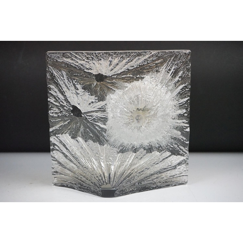 42 - Daum of France - A 1970's/80's 'Broken Ice' style glass crystal clock with silvered dial. Measures a... 