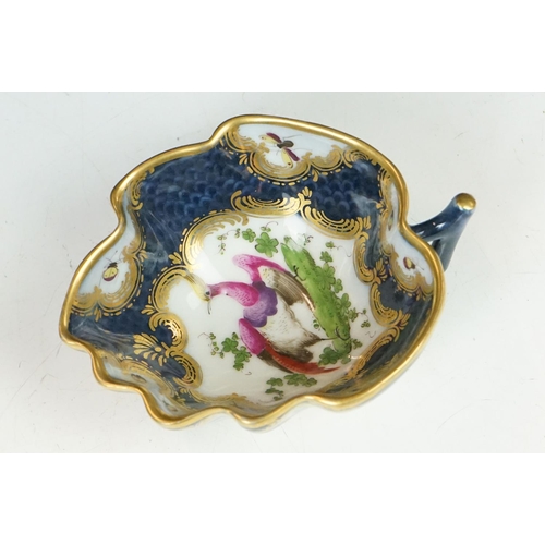 55 - Samson of Paris 19th century 'fancy birds' porcelain cup, approx 11.5cm wide