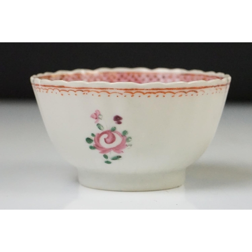 59 - Two 19th century New Hall porcelain tea bowls with hand painted floral decoration (approx 8.5cm and ... 