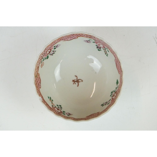 59 - Two 19th century New Hall porcelain tea bowls with hand painted floral decoration (approx 8.5cm and ... 