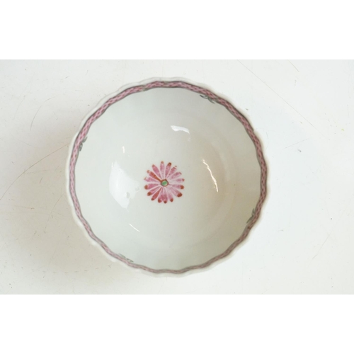 59 - Two 19th century New Hall porcelain tea bowls with hand painted floral decoration (approx 8.5cm and ... 