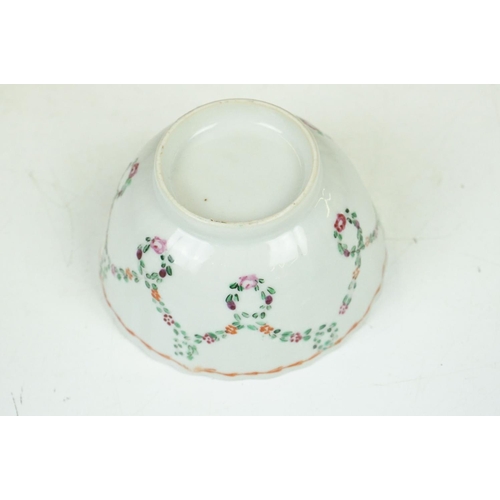 59 - Two 19th century New Hall porcelain tea bowls with hand painted floral decoration (approx 8.5cm and ... 