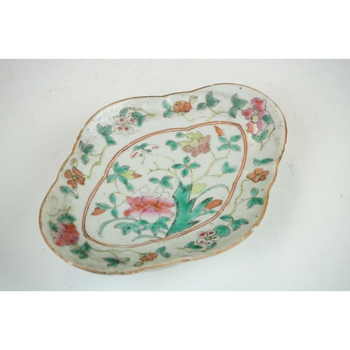 71 - Oriental ceramics - A Chinese Famille Rose hexagonal footed dish with seal mark to base (approx 17.5... 