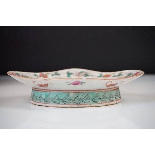 71 - Oriental ceramics - A Chinese Famille Rose hexagonal footed dish with seal mark to base (approx 17.5... 