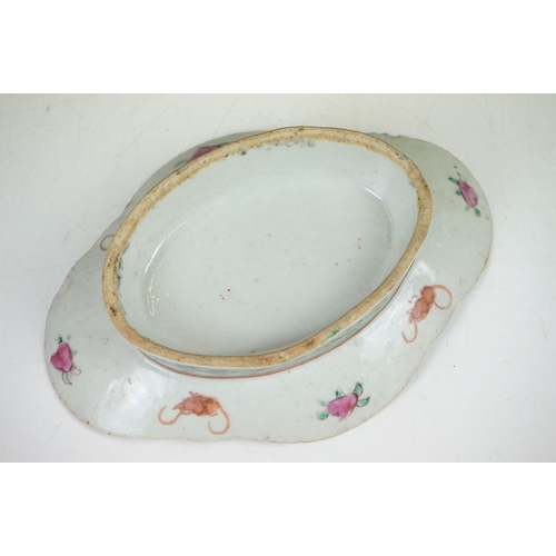 71 - Oriental ceramics - A Chinese Famille Rose hexagonal footed dish with seal mark to base (approx 17.5... 