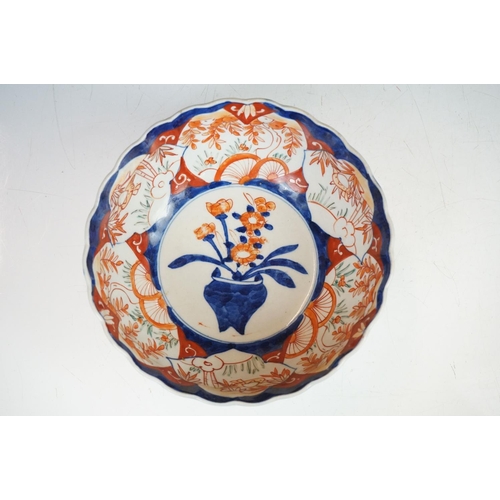 71 - Oriental ceramics - A Chinese Famille Rose hexagonal footed dish with seal mark to base (approx 17.5... 