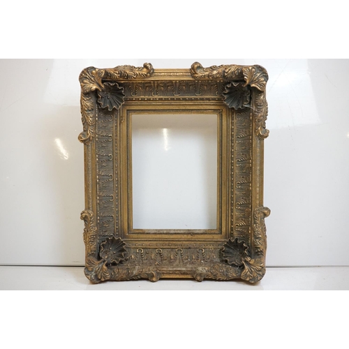 390 - An ornate gilt frame in the Rococo style, 70 x 59cm overall