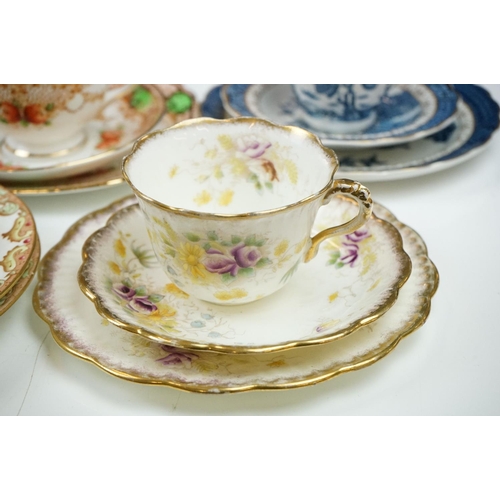 80 - Collection of 19th century onwards cups & saucers to include a Coalport cobalt blue 'Batwing' trio (... 