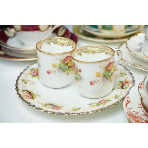 80 - Collection of 19th century onwards cups & saucers to include a Coalport cobalt blue 'Batwing' trio (... 