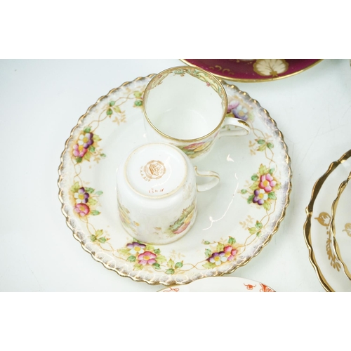 80 - Collection of 19th century onwards cups & saucers to include a Coalport cobalt blue 'Batwing' trio (... 