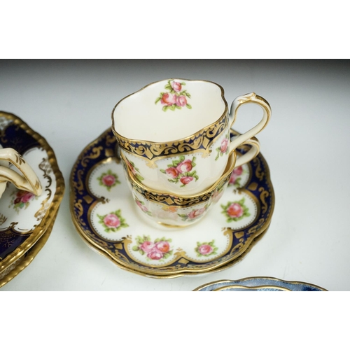 80 - Collection of 19th century onwards cups & saucers to include a Coalport cobalt blue 'Batwing' trio (... 