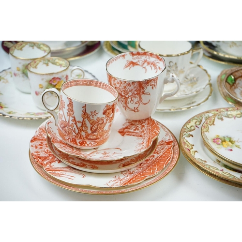 80 - Collection of 19th century onwards cups & saucers to include a Coalport cobalt blue 'Batwing' trio (... 