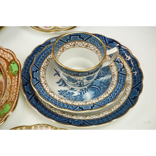 80 - Collection of 19th century onwards cups & saucers to include a Coalport cobalt blue 'Batwing' trio (... 