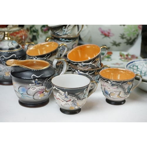 82 - Group of Oriental ceramics to include 2 x Chinese Famille Rose celadon dishes (13.5cm diameter), 2 x... 