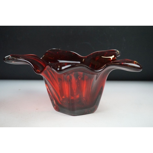 96 - 9 items of 20th century glassware to include a red Murano 'splash' dish (25.5cm wide), glass fish as... 