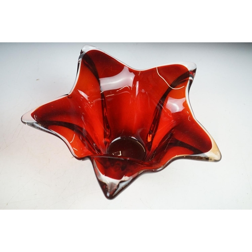 96 - 9 items of 20th century glassware to include a red Murano 'splash' dish (25.5cm wide), glass fish as... 