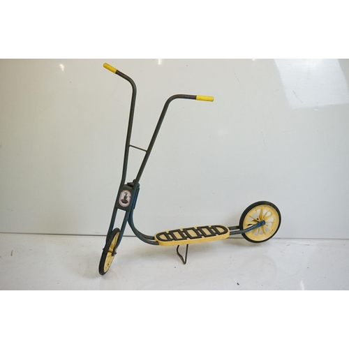 351 - A vintage 1960's / 70's Childs Raleigh scooter.