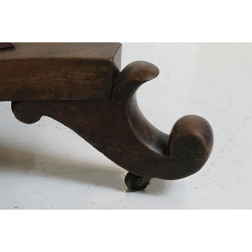 534 - William IV Mahogany Fold-over Tea Table, the top with rounded corners over a frieze flanked by leaf ... 