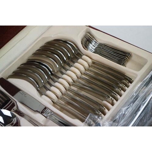 319 - A Prima 'Catherine' cutlery set within diplomat case.