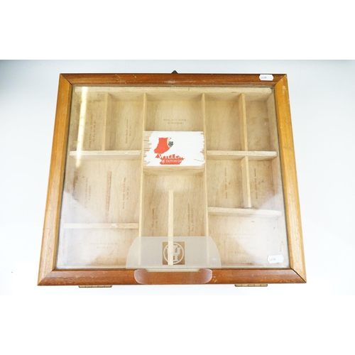 321 - A Willem II dutch cigar counter top display box with hinged glass lid.