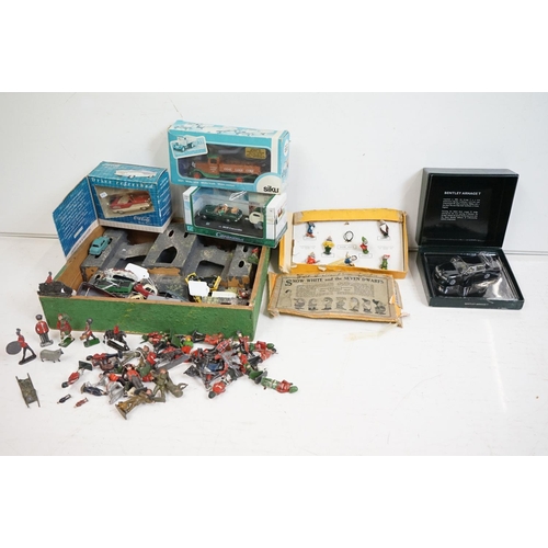 337 - A collection of mainly vintage lead toy soldiers and die cast vehicles to include Matchbox & Dinky t... 